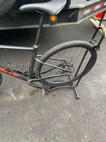 Used Giant Revolt 2 2022 2022 Road & Gravel, Light Gray — image 3 of 10