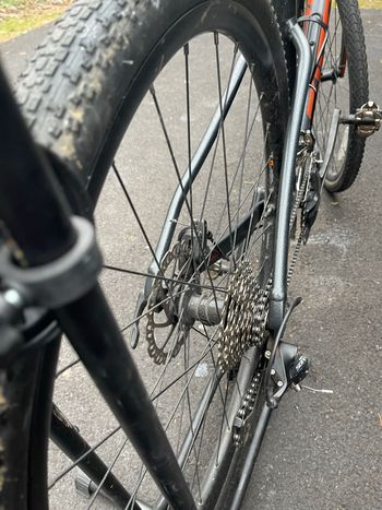 Used Giant Revolt 2 2022 2022 Road & Gravel, Light Gray — image 9 of 10