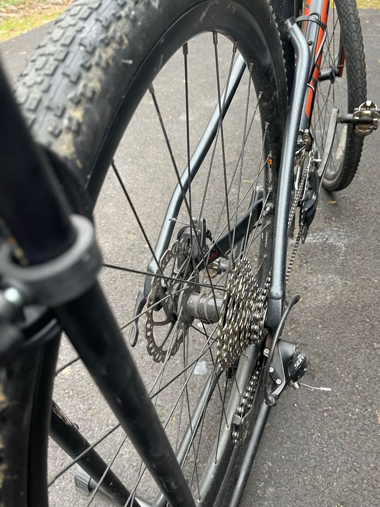 Used Giant Revolt 2 2022 2022 Road & Gravel, Light Gray — image 9 of 10