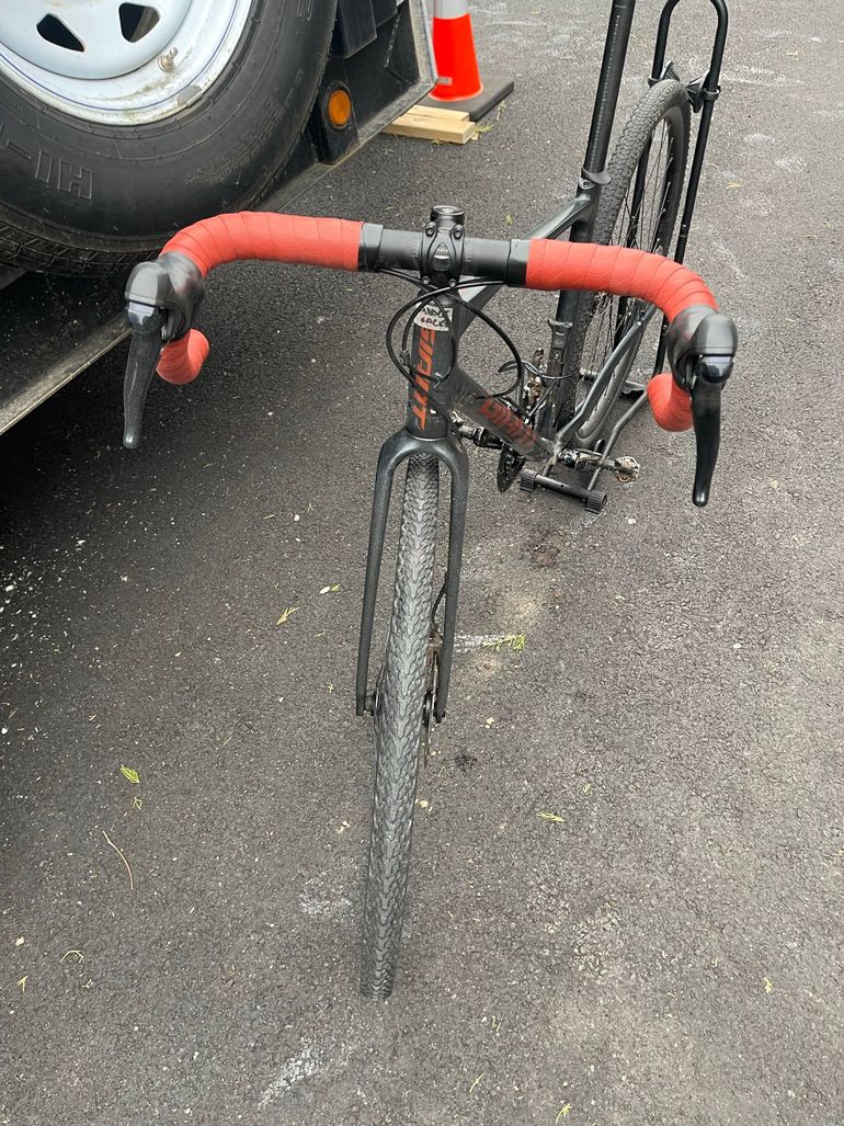 Used Giant Revolt 2 2022 2022 Road & Gravel, Light Gray — image 1 of 10