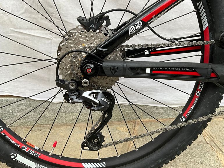 Used Trek Fuel EX 7 29 2017 2017 Mountainbike, Black, 29 — image 6 of 8