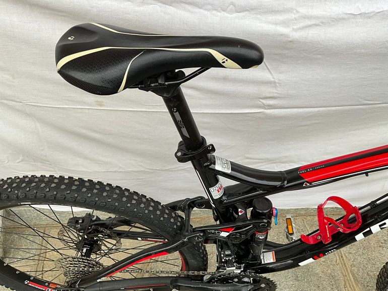 Used Trek Fuel EX 7 29 2017 2017 Mountainbike, Black, 29 — image 4 of 8