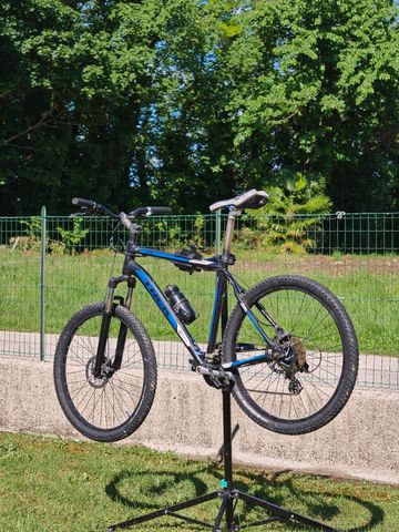 Used Trek 3700 Disc 2013 2013 Mountainbike, Black, 26 — image 6 of 6
