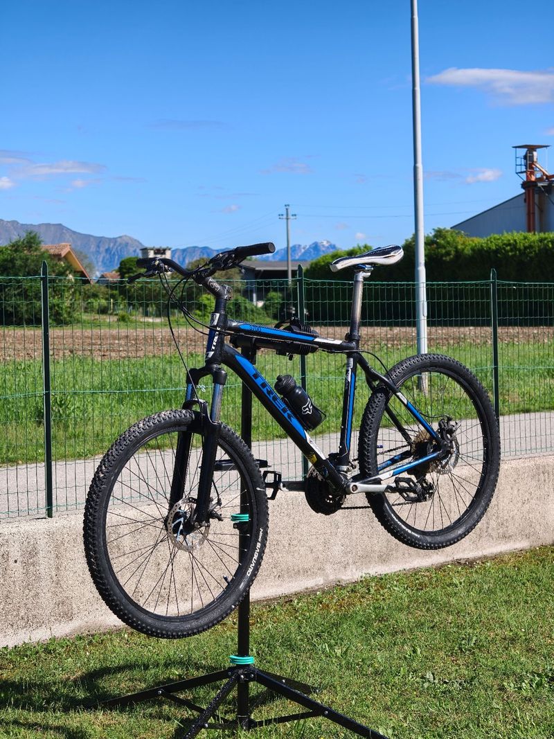 Used Trek 3700 Disc 2013 2013 Mountainbike, Black, 26 — image 5 of 6