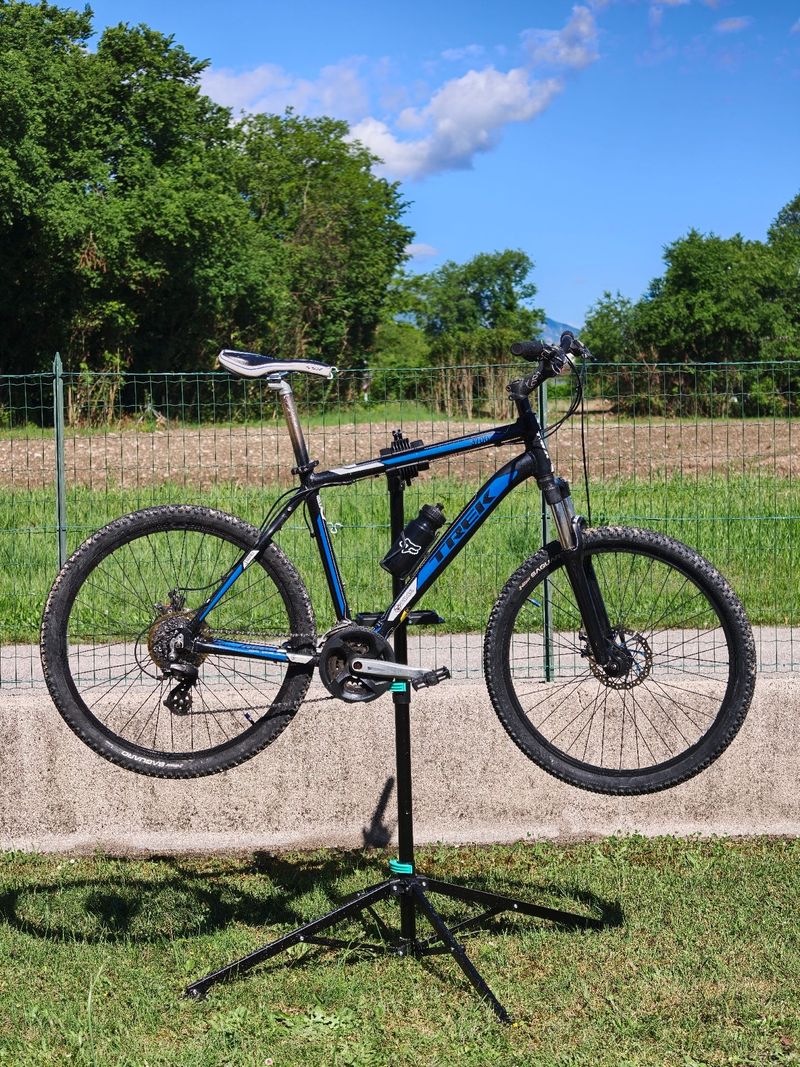 Used Trek 3700 Disc 2013 2013 Mountainbike, Black, 26 — image 1 of 6