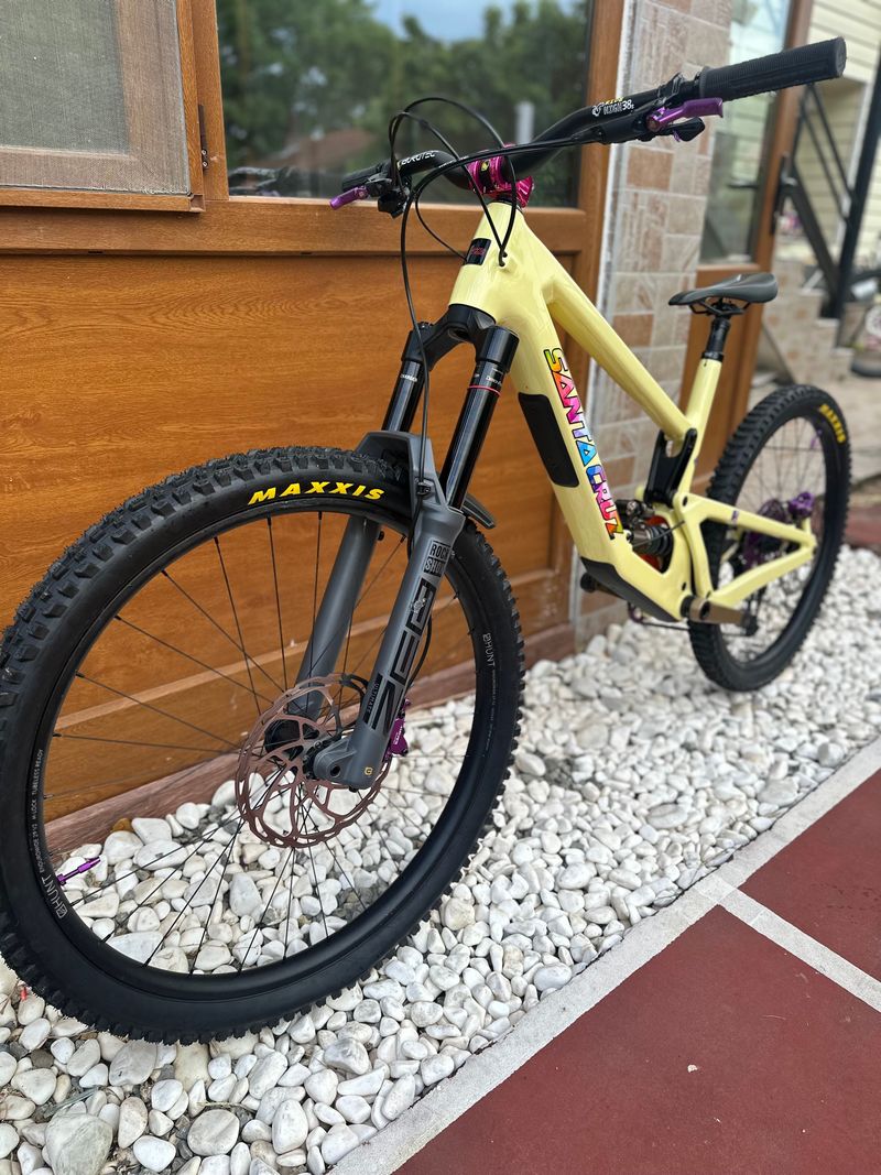 Used Santa Cruz Nomad 6 2025 Mountainbike, Orange — image 2 of 18