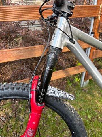Tweedehands Commencal META TR RACE 2022 2022 Mountainbike — afbeelding 11 van 17