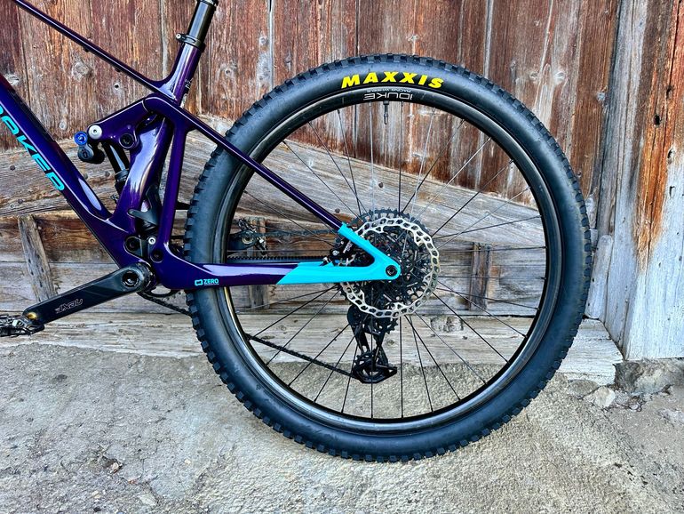 Used Mondraker Raze SRAM X0 Eagle AXS (T-Type) 2023 Mountainbike, Purple — image 9 of 11