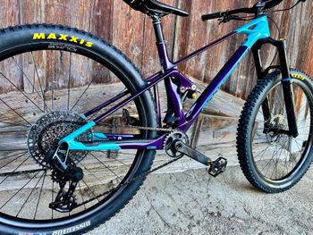 Used Mondraker Raze SRAM X0 Eagle AXS (T-Type) 2023 Mountainbike, Purple — image 2 of 11