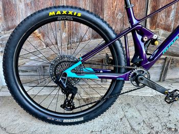 Used Mondraker Raze SRAM X0 Eagle AXS (T-Type) 2023 Mountainbike, Purple — image 3 of 11