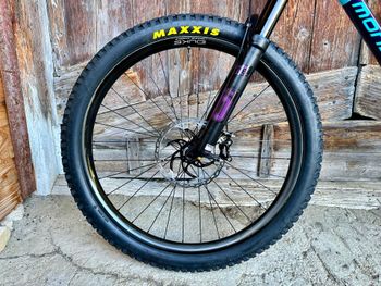 Used Mondraker Raze SRAM X0 Eagle AXS (T-Type) 2023 Mountainbike, Purple — image 8 of 11
