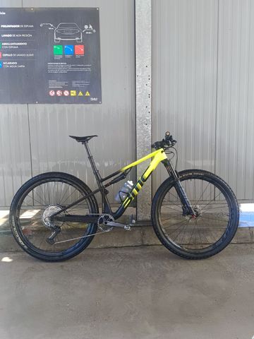 Tweedehands BMC Fourstroke Shimano XTR 2024 Mountainbike — afbeelding 3 van 7