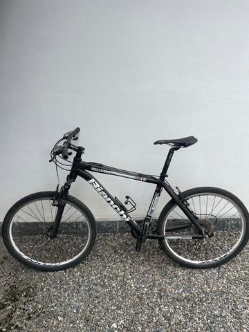 Used Bianchi Custom Shimano Deore XT 2015 Mountainbike, Black — image 2 of 3