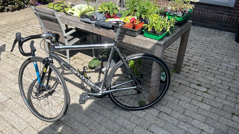 Used Cannondale Caad Shimano Tiagra 2010 Road & Gravel, Light Gray — image 2 of 3