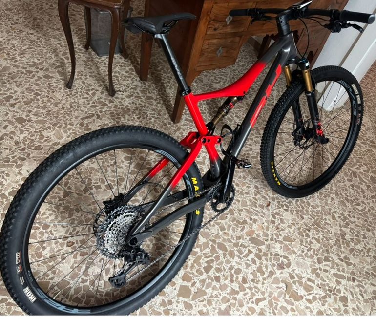 Used BH LYNX RACE EVO CARBON 8.5 2022 2022 Mountainbike, Gris claro — image 6 of 6