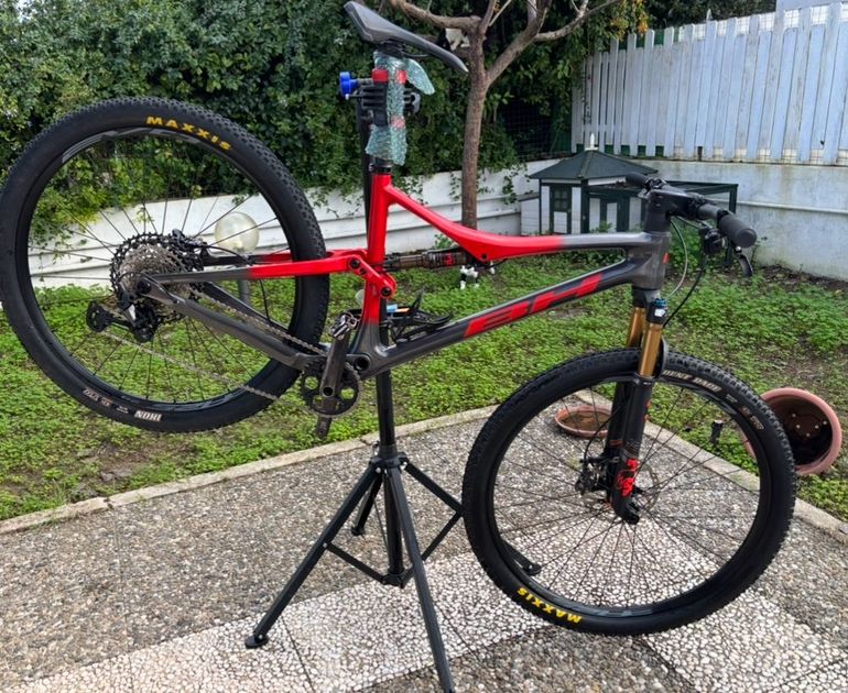 Used BH LYNX RACE EVO CARBON 8.5 2022 2022 Mountainbike, Gris claro — image 1 of 6