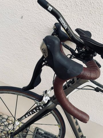 Used Giant Defy Composite 2 2014 2014 Road & Gravel, Light Gray — image 7 of 12