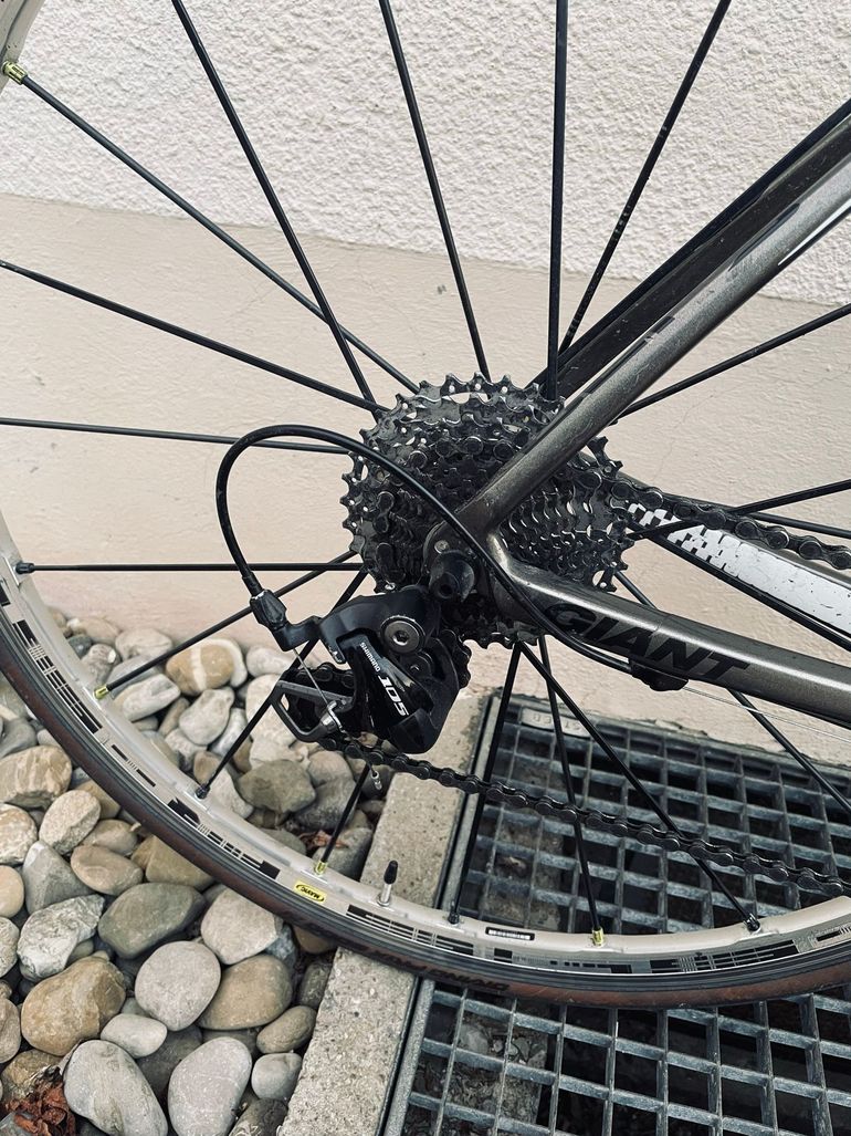Used Giant Defy Composite 2 2014 2014 Road & Gravel, Light Gray — image 12 of 12