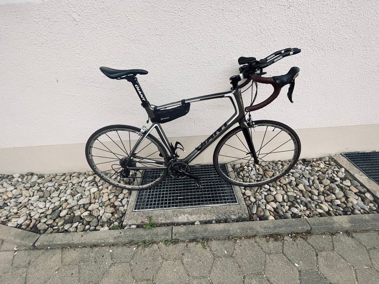 Used Giant Defy Composite 2 2014 2014 Road & Gravel, Light Gray — image 2 of 12