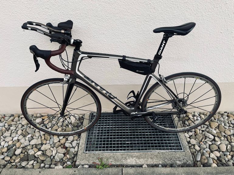 Used Giant Defy Composite 2 2014 2014 Road & Gravel, Light Gray — image 1 of 12