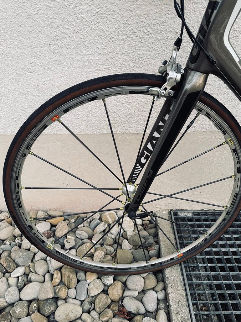 Used Giant Defy Composite 2 2014 2014 Road & Gravel, Light Gray — image 8 of 12