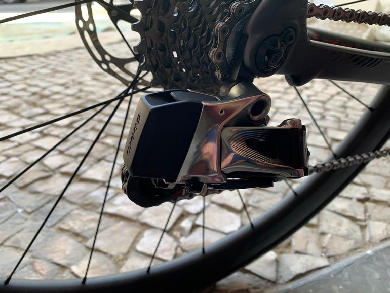 Used Focus Izalco SRAM Red eTap 2018 Road & Gravel, Schwarz — image 3 of 5