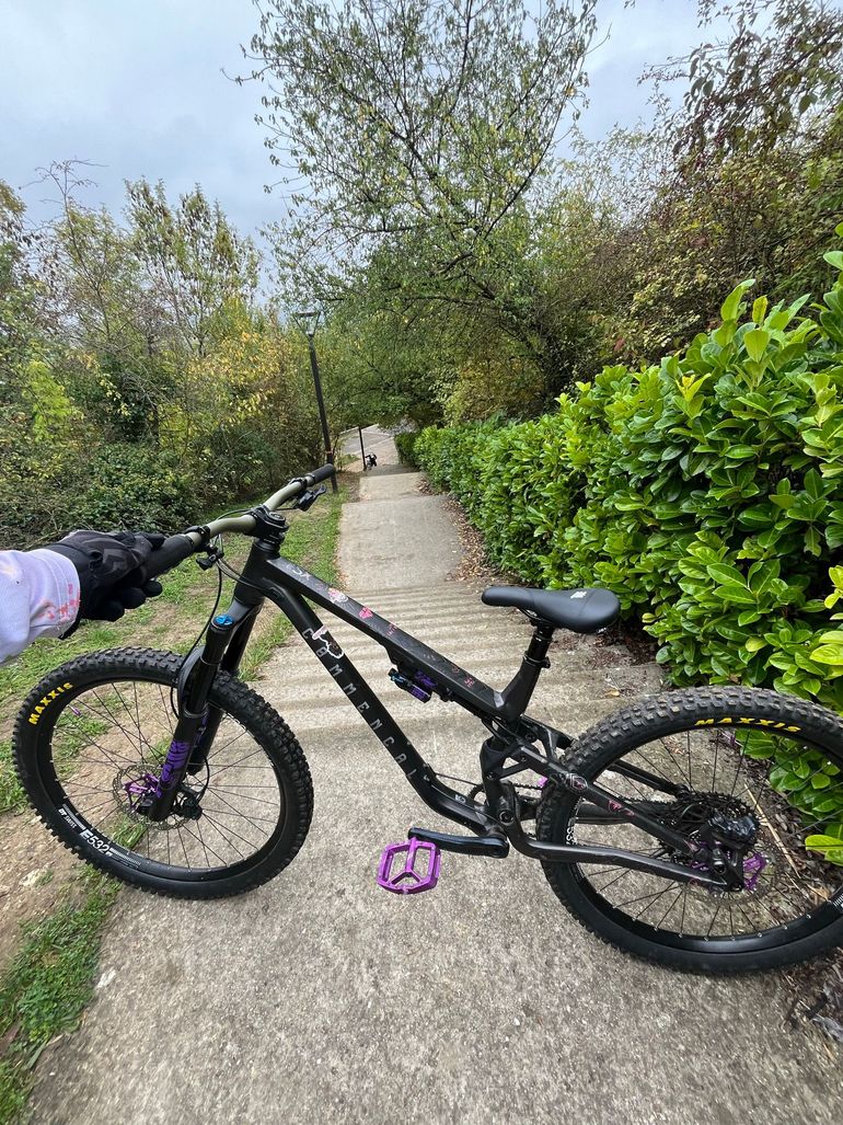 Used Commencal META SX ESSENTIAL 2 2022 Frameset 2022 Mountainbike — image 1 of 4