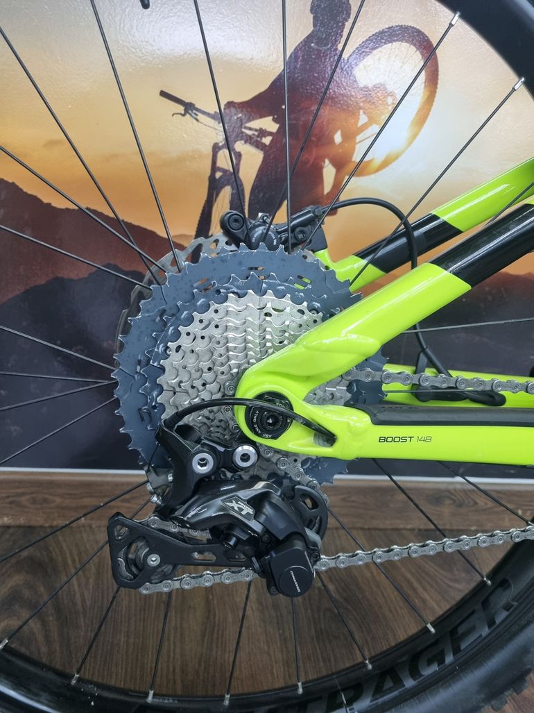 Used Trek Powerfly FS 7 Plus 2019 2019 Mountainbike — image 2 of 7