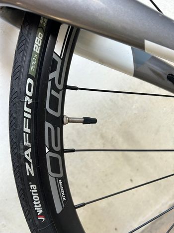 Used Cannondale Synapse Disc 105 2018 2018 Road & Gravel, Light Gray — image 12 of 18