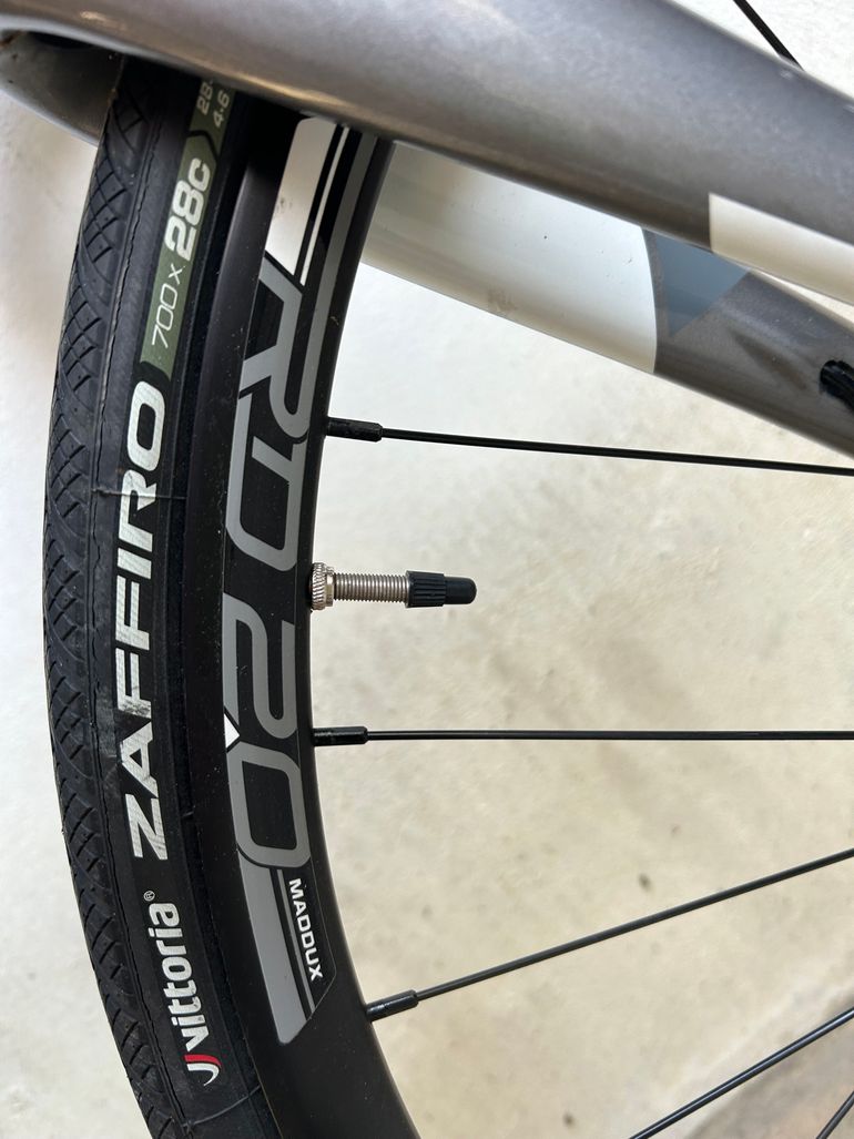 Used Cannondale Synapse Disc 105 2018 2018 Road & Gravel, Light Gray — image 12 of 18