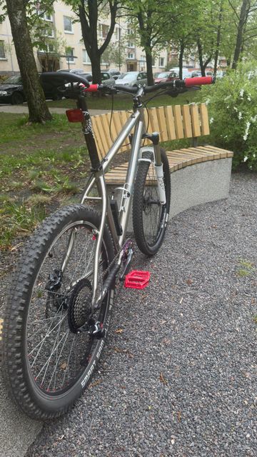 Used Gilbertson Custom Shimano SLX 2016 Mountainbike, Light Gray — image 4 of 15