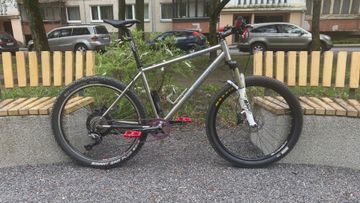 Used Gilbertson Custom Shimano SLX 2016 Mountainbike, Light Gray — image 2 of 15
