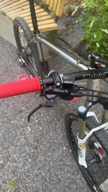 Used Gilbertson Custom Shimano SLX 2016 Mountainbike, Light Gray — image 8 of 15