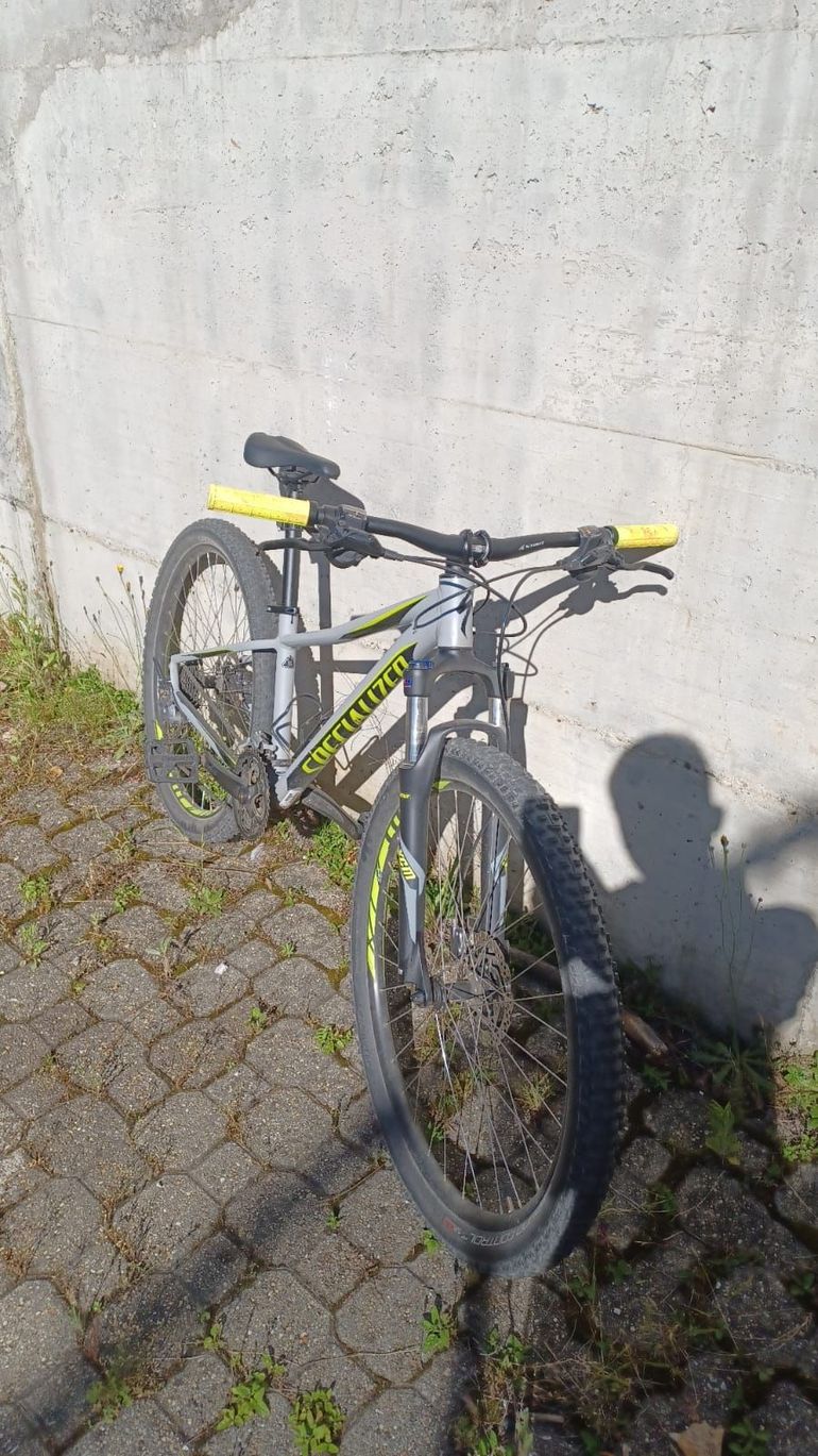 Used Specialized Men's Pitch Comp 27.5 2018 2018 Mountainbike, Light Gray, 27.5 — image 5 of 7