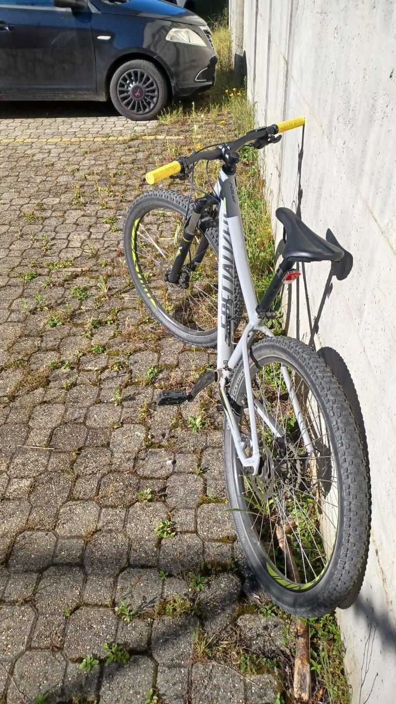 Used Specialized Men's Pitch Comp 27.5 2018 2018 Mountainbike, Light Gray, 27.5 — image 4 of 7