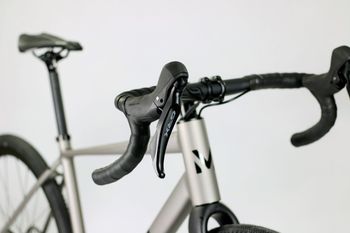 Used Mai Mai Indie 600 Aluminium Gravelbike Shimano GRX 600 1x11 2026 Road & Gravel, Hellgrau — image 4 of 10