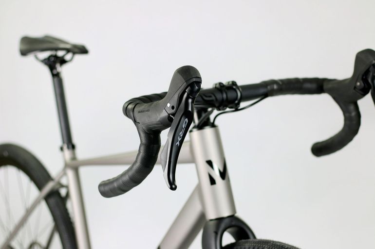 Used Mai Mai Indie 600 Aluminium Gravelbike Shimano GRX 600 1x11 2026 Road & Gravel, Hellgrau — image 4 of 10