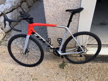 Used Trek Emonda Shimano 105 Di2 2021 Road & Gravel — image 3 of 3