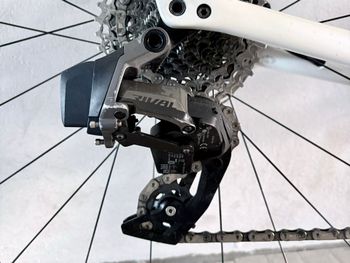 Used Specialized Tarmac SRAM Rival eTap AXS 2021 Road & Gravel, White — image 8 of 11