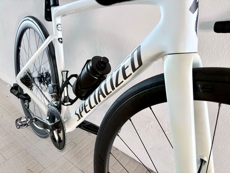 Used Specialized Tarmac SRAM Rival eTap AXS 2021 Road & Gravel, White — image 5 of 11