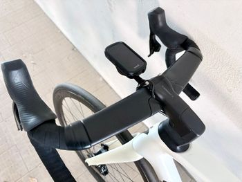 Used Specialized Tarmac SRAM Rival eTap AXS 2021 Road & Gravel, White — image 6 of 11