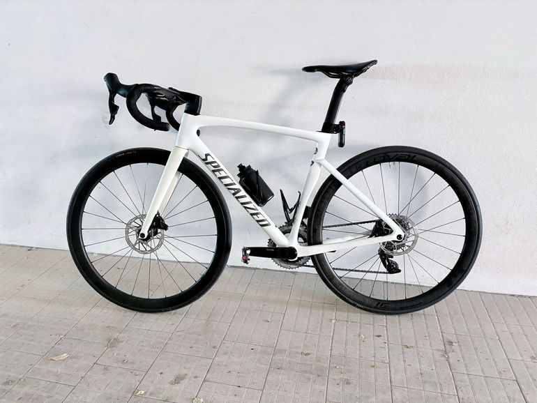 Used Specialized Tarmac SRAM Rival eTap AXS 2021 Road & Gravel, White — image 2 of 11