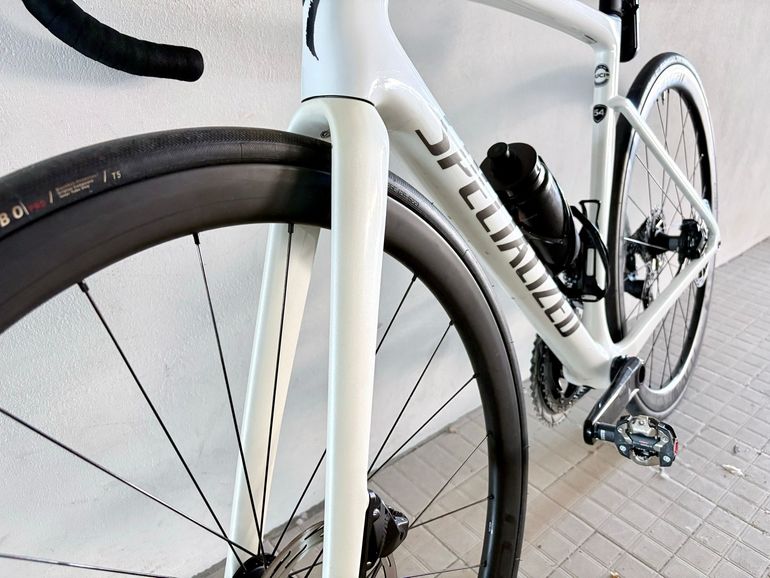 Used Specialized Tarmac SRAM Rival eTap AXS 2021 Road & Gravel, White — image 4 of 11