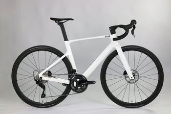 Mai, Glide 500 Carbon Aero Rennrad Shimano 105