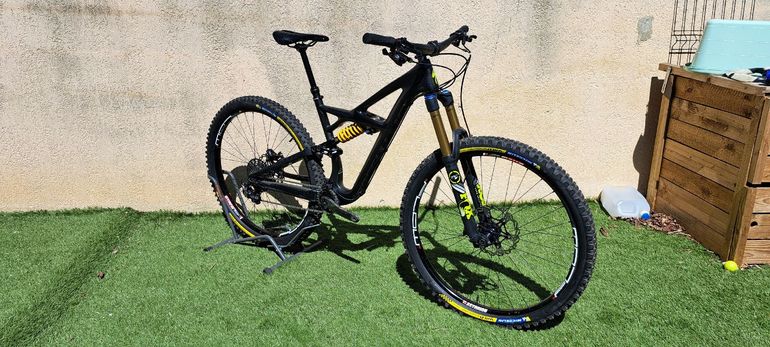 Used Specialized Enduro Expert Carbon 29 2016 2016 Mountainbike — image 1 of 4