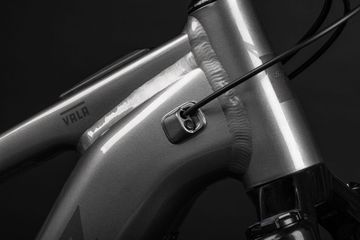 Santa Cruz Vala AL 70 2026 2026 Mountainbike usato, Grigio chiaro — immagine 4 di 5