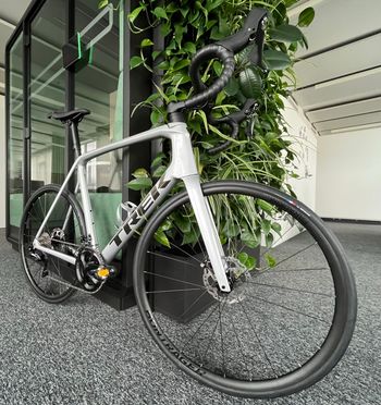 Used Trek Émonda SL 5 Disc 2022 2022 Road & Gravel — image 2 of 4