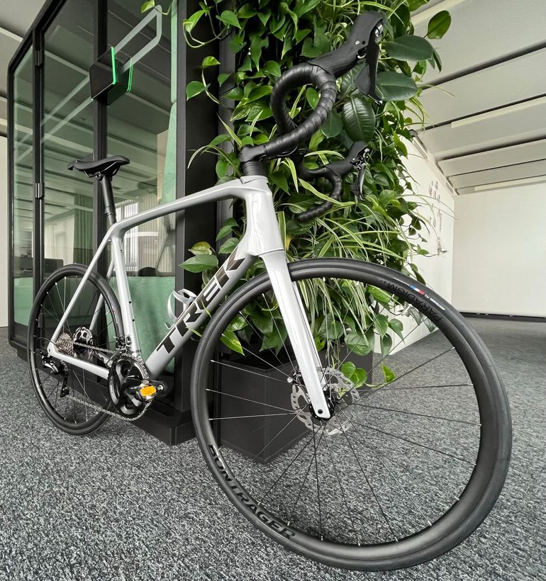 Used Trek Émonda SL 5 Disc 2022 2022 Road & Gravel — image 2 of 4