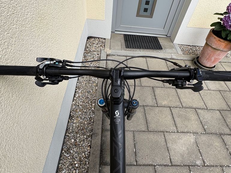 Used Scott Spark 700 Premium 2017 2017 Mountainbike, Black, 27.5 — image 11 of 12