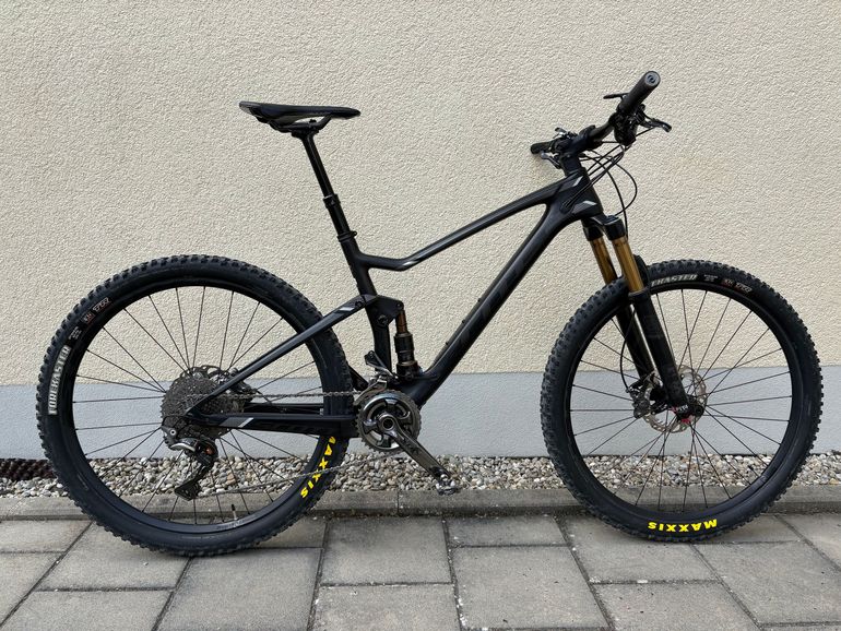 Used Scott Spark 700 Premium 2017 2017 Mountainbike, Black, 27.5 — image 1 of 12